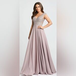 New Mac Duggal Women Appliqued Cap Sleeve Bodice Flowy Gown – 20264 - Size 12